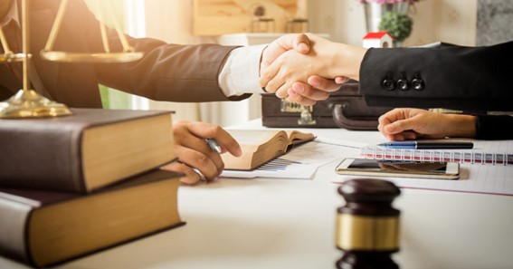 Pros and Cons of Hiring a Personal Injury Attorney
