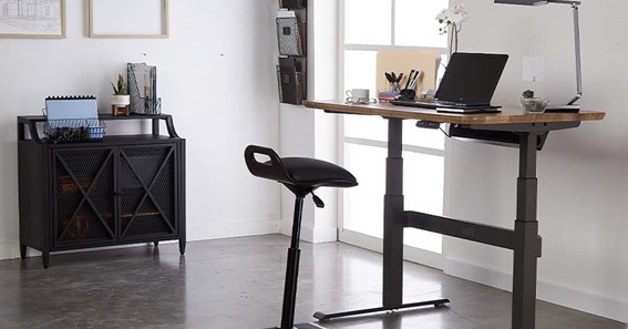 Corner desks, desk chairs, and standing desks must be displayed well in a showroom. Here’s how you can set up one